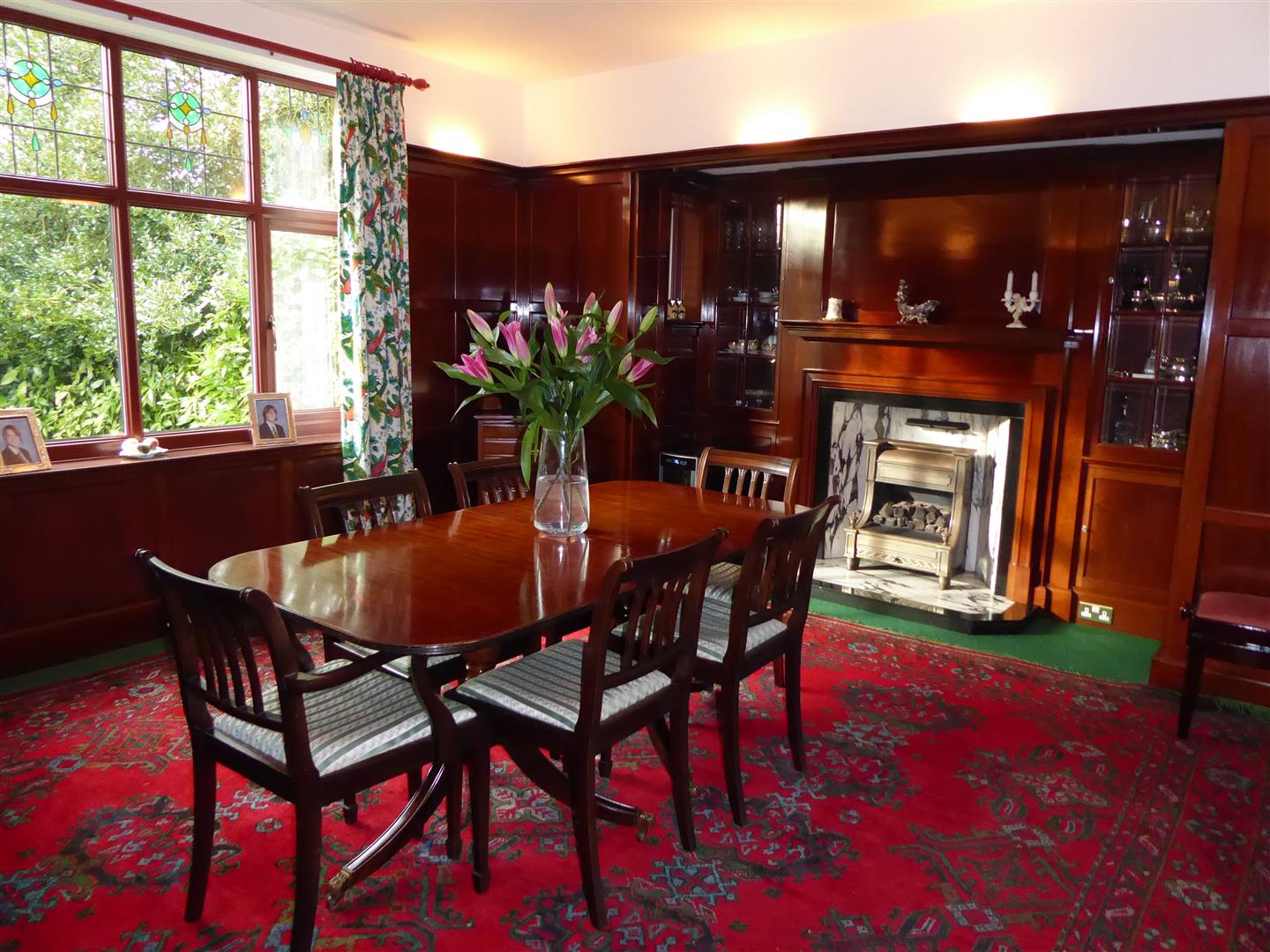 FORMAL DINING ROOM (FRONT)